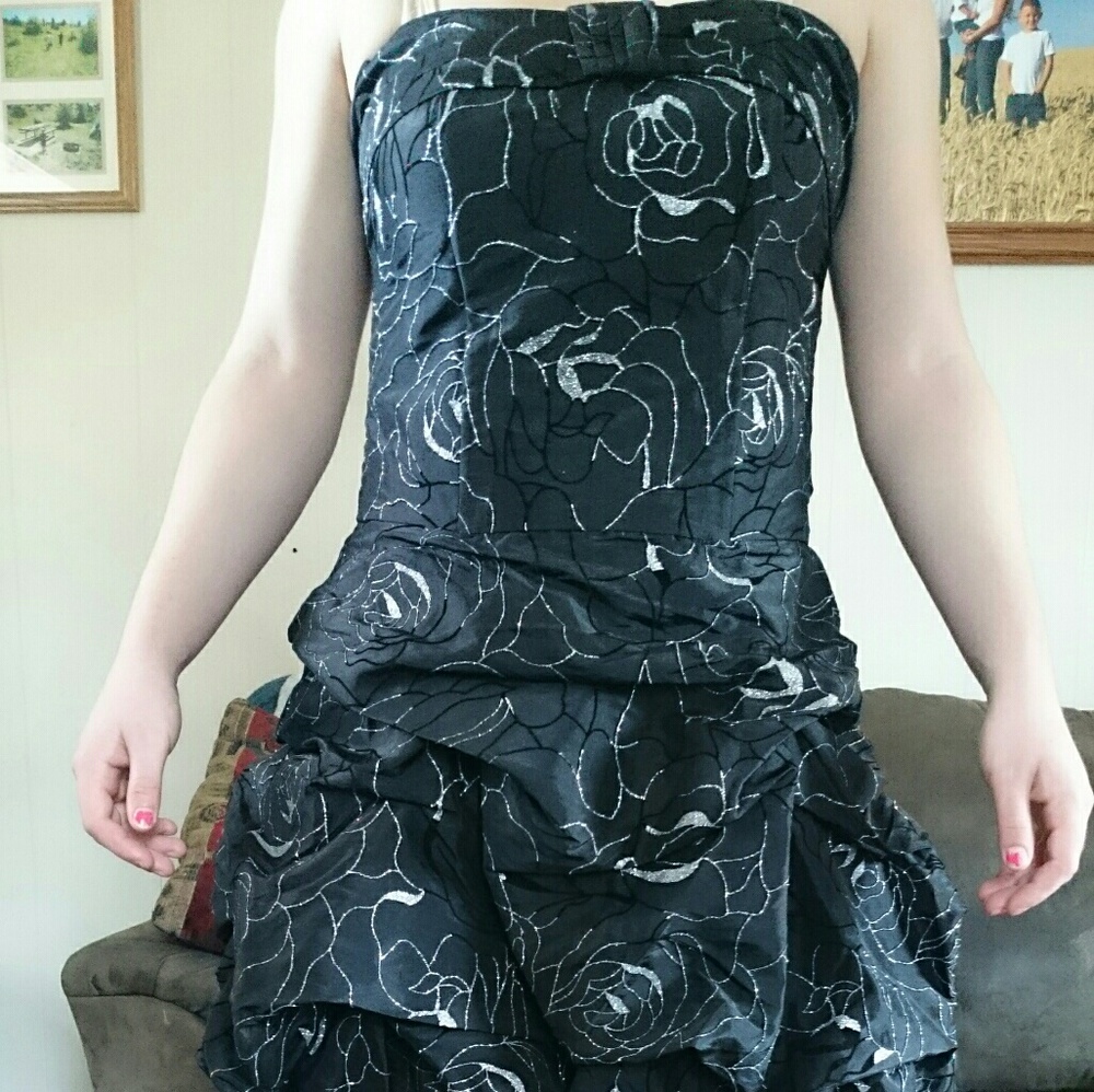Formal Dress - Picture 2 of 4
