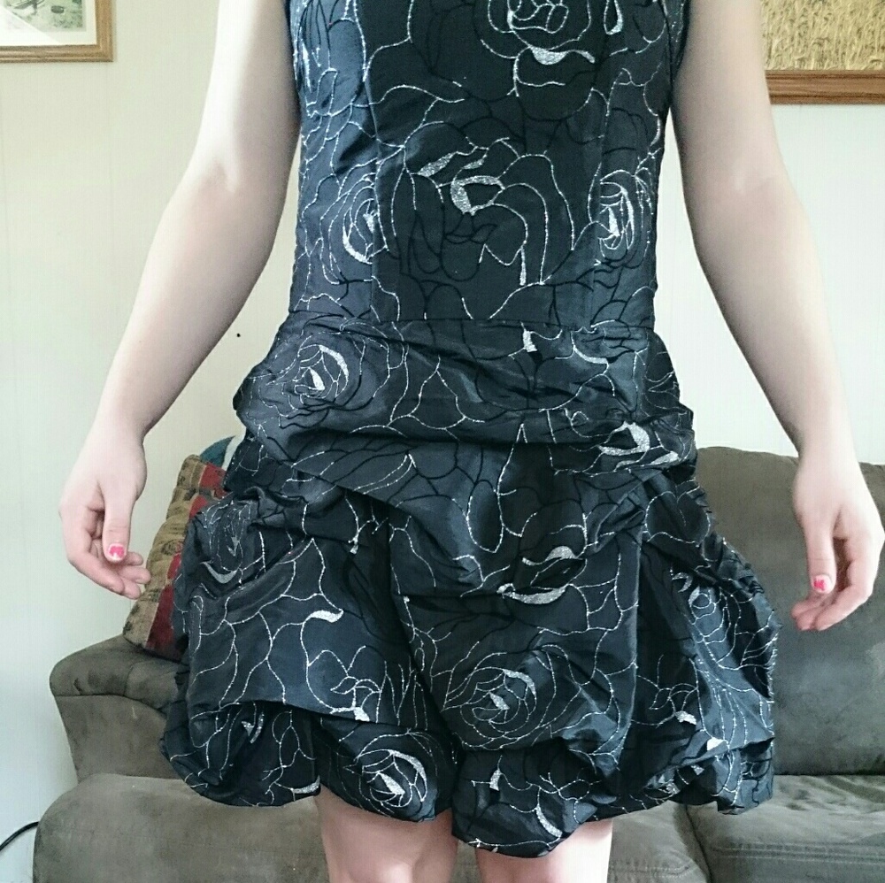 Formal Dress - Picture 3 of 4