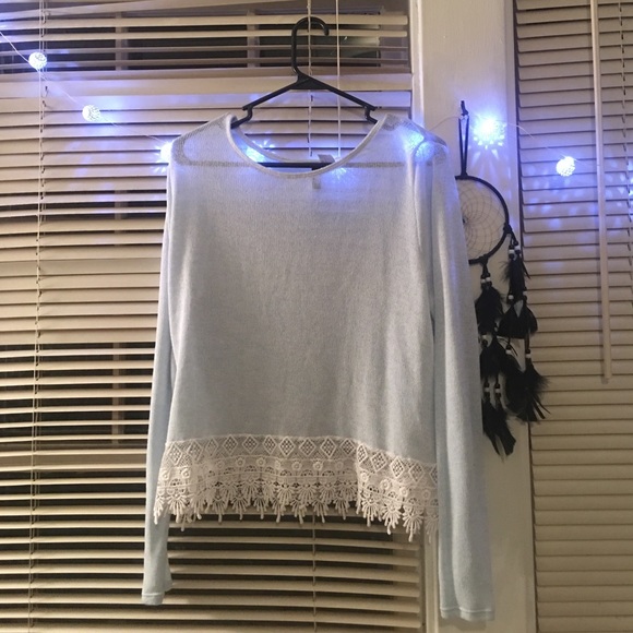 Cute barely worn tops! - Picture 2 of 8