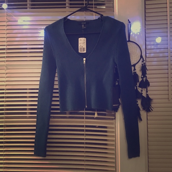 Cute barely worn tops! - Picture 8 of 8