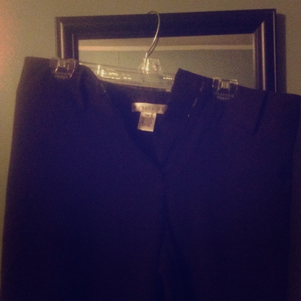 Pursuits, It'd brown capris