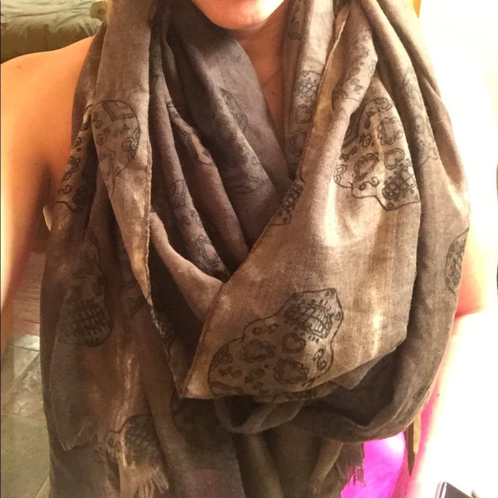 Skull scarf
