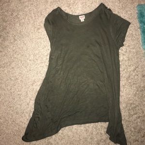 A green XXL t-shirt big to be worn with leggings