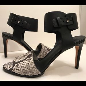 NWT Vince Antonia Leather Sandal
