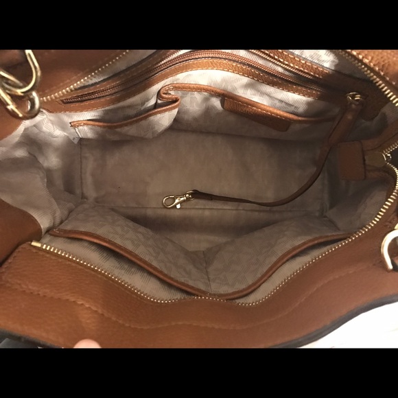 Michael Kors leather purse (authentic) - Picture 3 of 3