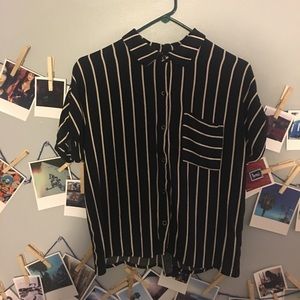 F21 CROPPED BUTTON-UP