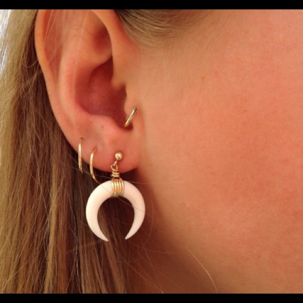 🆕🌙✨ Boho white Ox Horn Earings