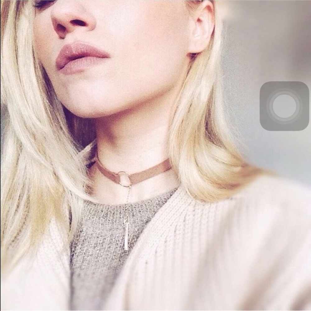 🆕 Brown velvet choker with gold stick chain