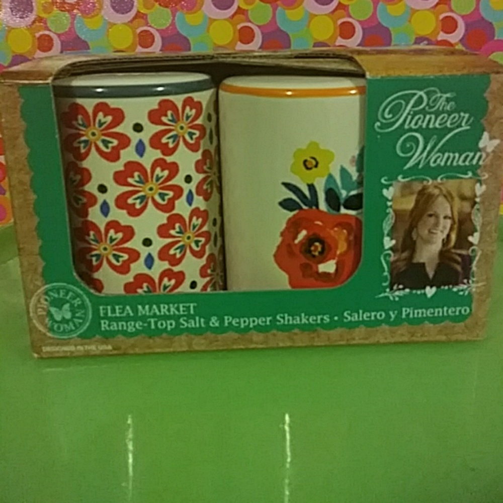 Pioneer Woman Salt & Pepper Set