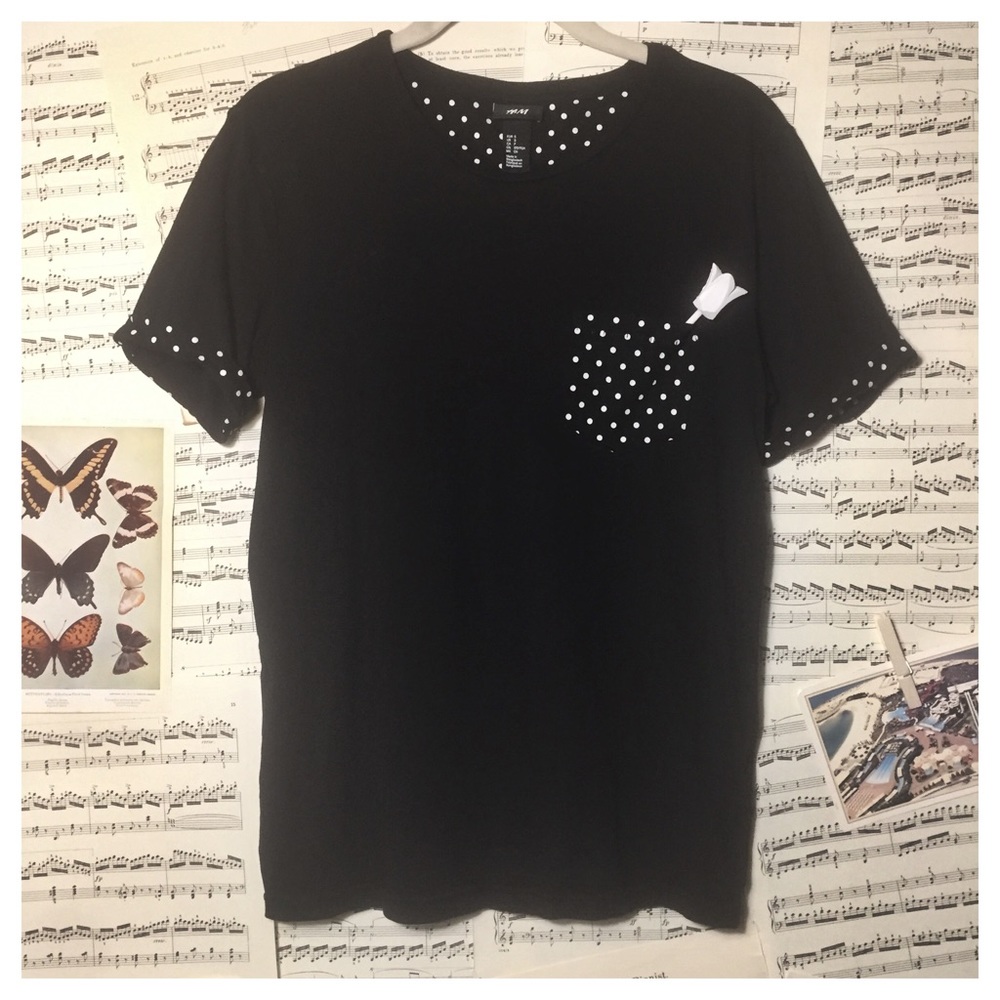 ⚫️⚪️Classic H&M Pocketed Polkadot Tee ⚪️⚫️