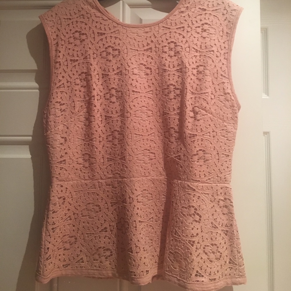 Lace sleeveless top.