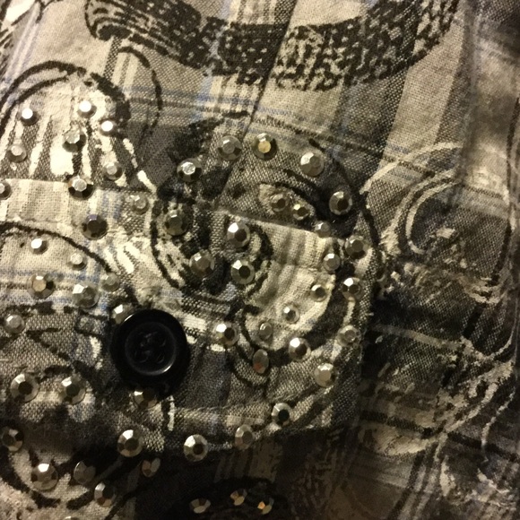 XL Junior Fang Black & Gray Button Down Shirt - Picture 3 of 8