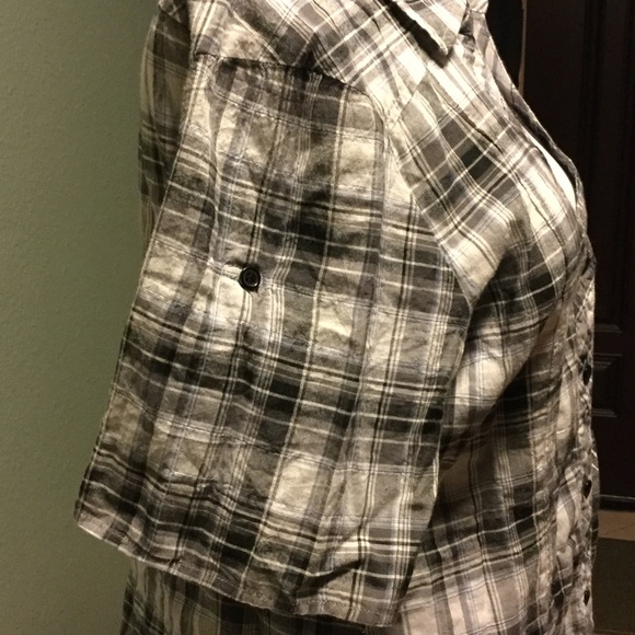 XL Junior Fang Black & Gray Button Down Shirt - Picture 6 of 8