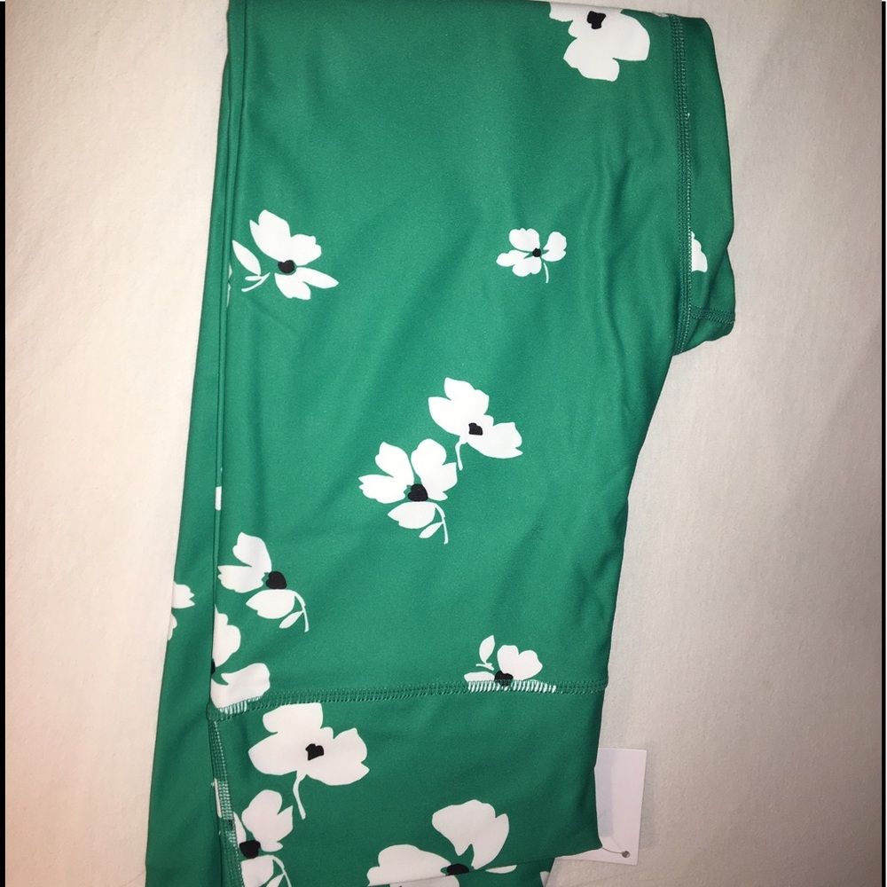 NWT Fabletics cropped leggings