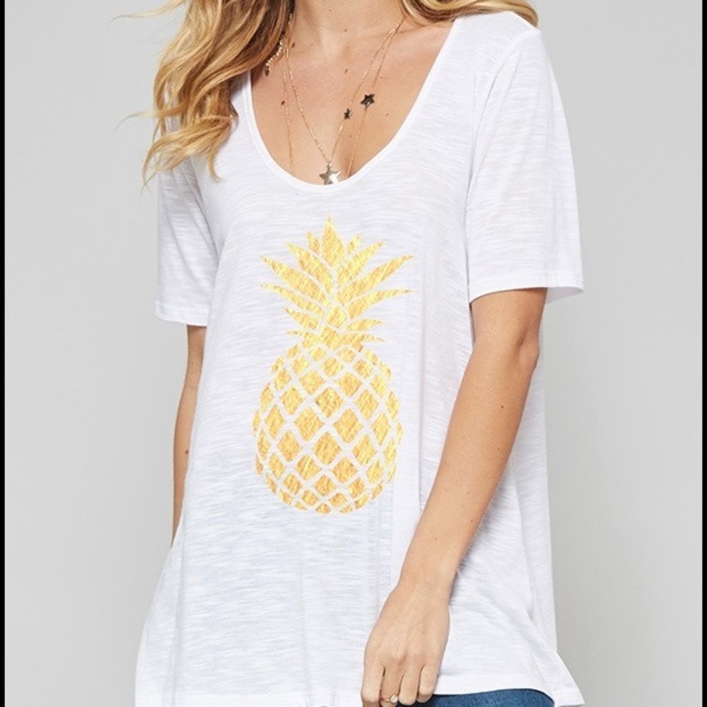 🌟HP 🌟 The Lola Top🍍with Cute Back
