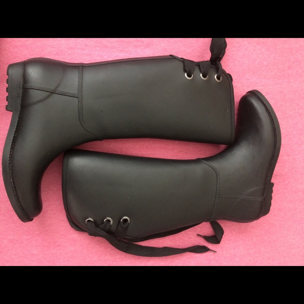 Simple rain boots