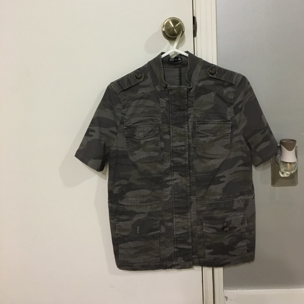 Express short sleeve zipper jacket camo