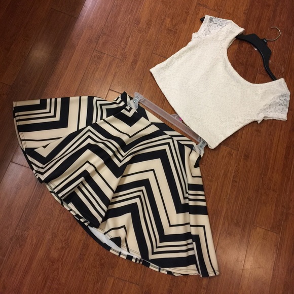 Cheveron mini skirt - Picture 2 of 2