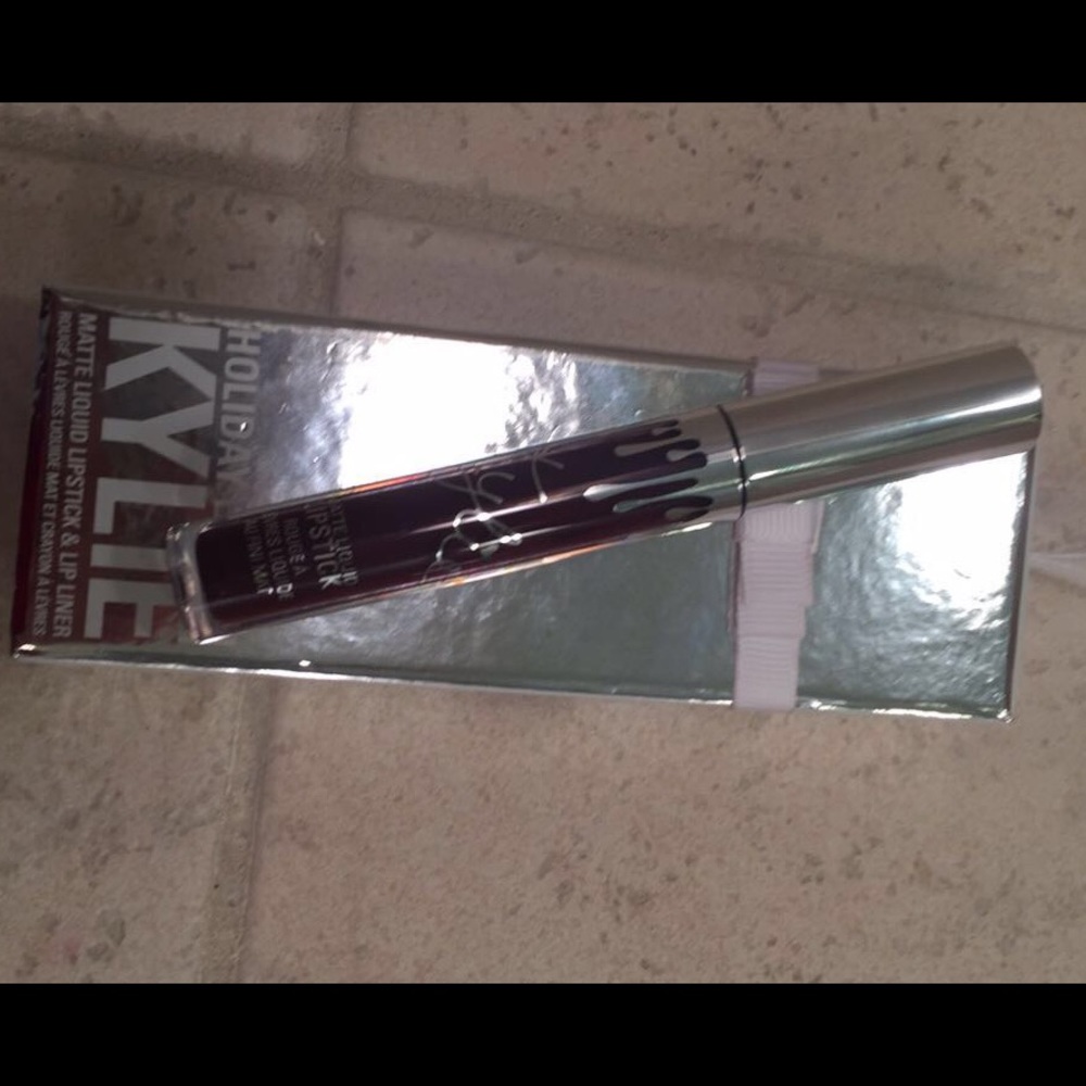 Kylie Cosmetics matte liquid lipstick in Vixen