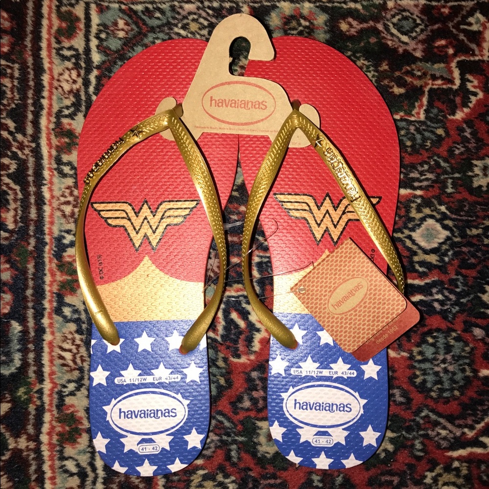 NEW RARE WONDER WOMAN HAVAIANAS FLIP FLOPS