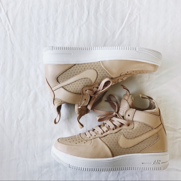 Nike Vachetta Tan Leather + Mesh Sneakers - Picture 4 of 8