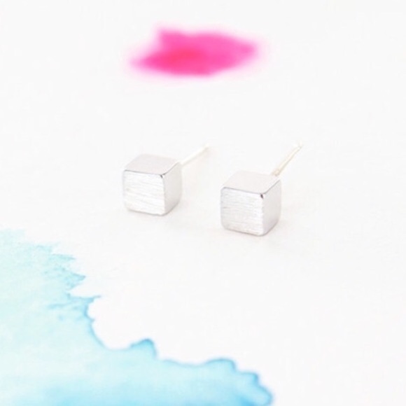 Silver cube earrings! - Picture 2 of 3