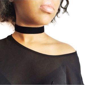Stunner Black Velvet Choker