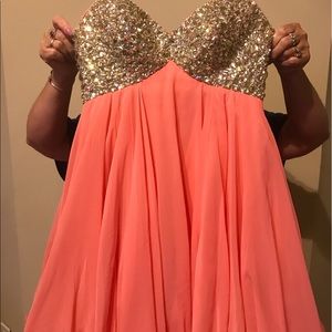 dress in great condition would think brand new!
