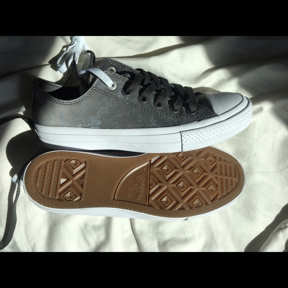 Grey converse