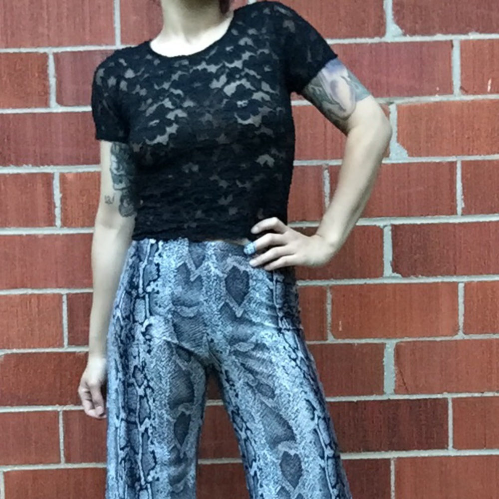 SHEER FLORAL LACE CROP TOP