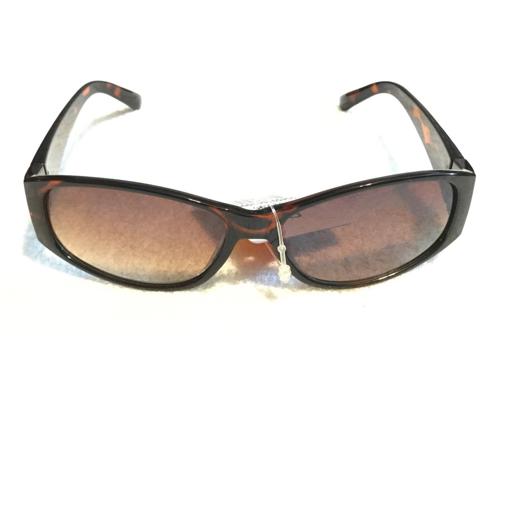 Women's tortoiseshell sunglasses