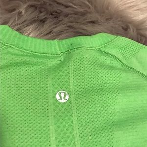Lululemon fitted t-shirt