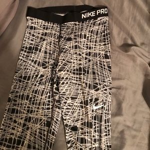 Nike pro capris leggings