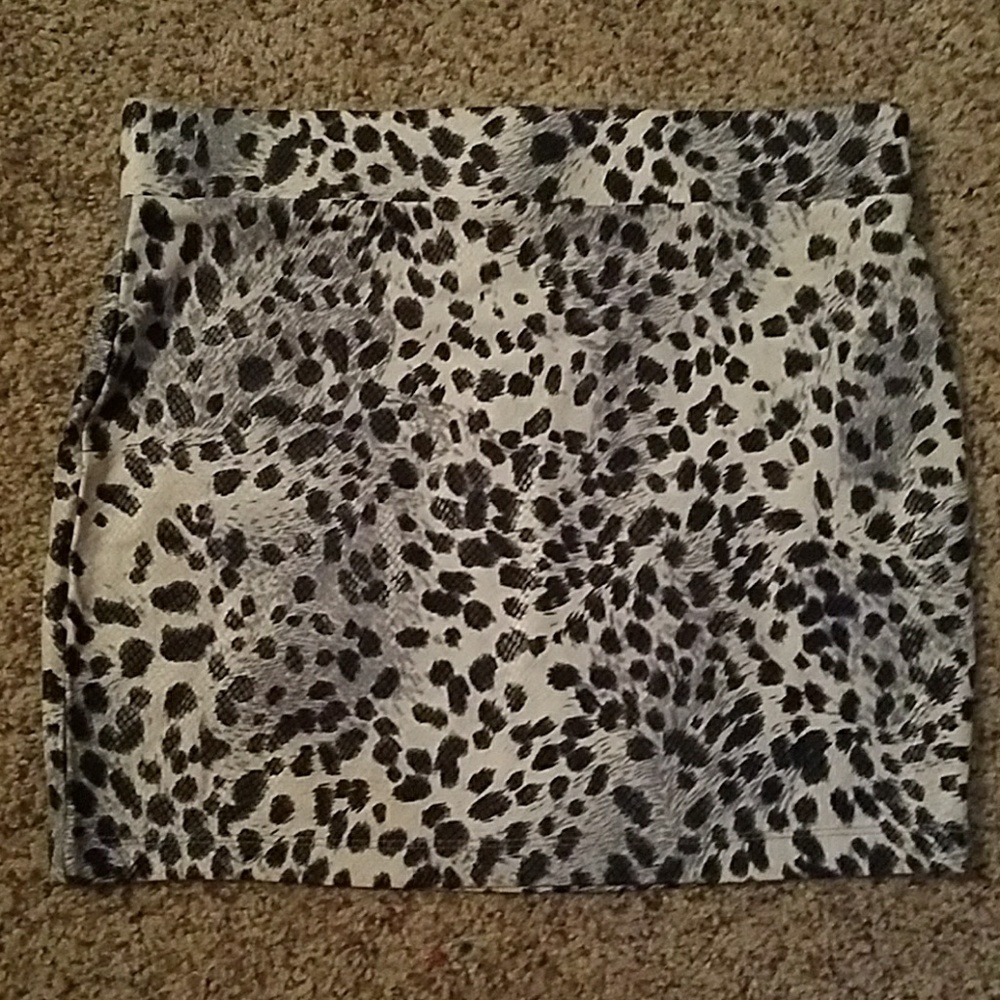 Leopard mini skirt ❗price firm unless bundled ❗