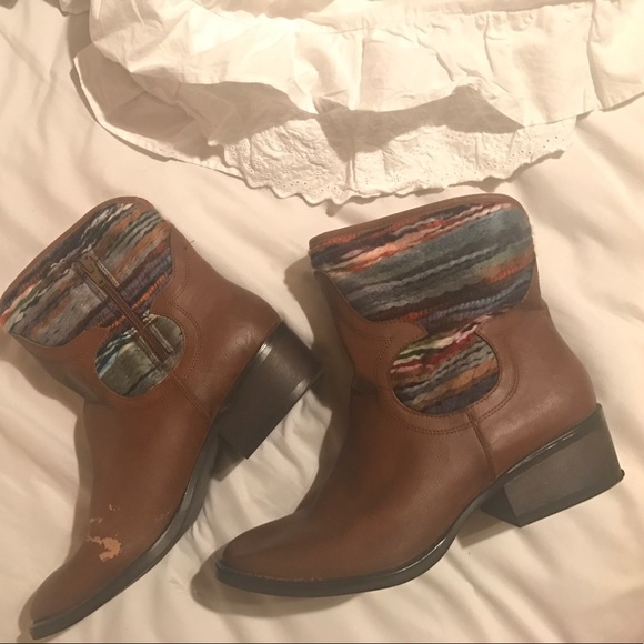 🌻🌼❤️Vintage Vibe Heeled Booties🌺🌻🌼 - Picture 1 of 5