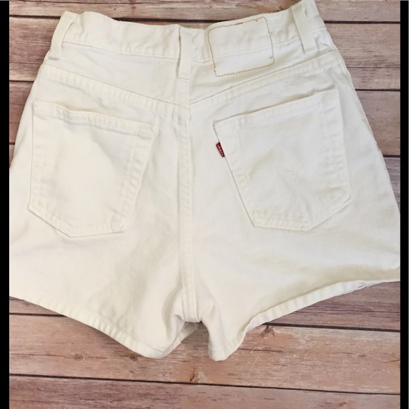 Levi's Pants - Vintage Levi high waisted mom white jean shorts 24