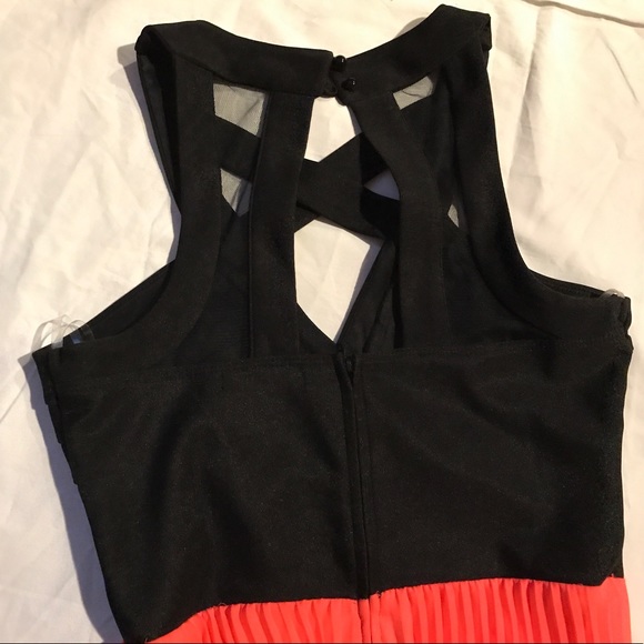 🌺SOLD🌺Cutout Back Top Neon OrangePink Pleated Ma - Picture 3 of 5