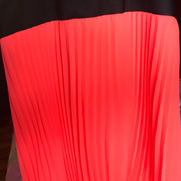 🌺SOLD🌺Cutout Back Top Neon OrangePink Pleated Ma - Picture 5 of 5