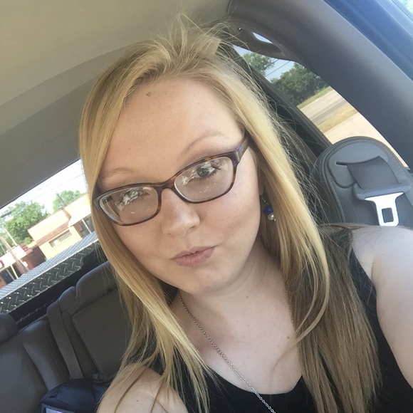 Meet your Posher, Elaura - Picture 1 of 1