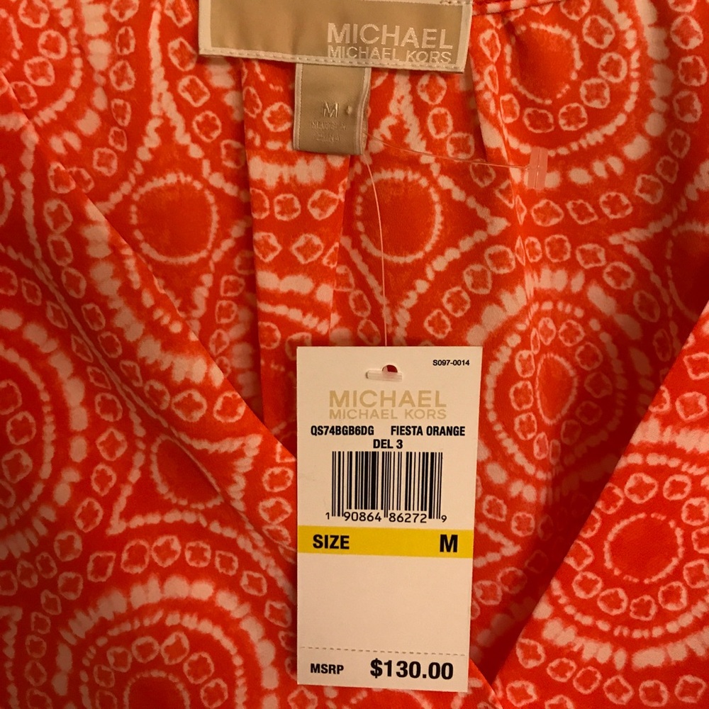 Flirty shirt. - Picture 2 of 3