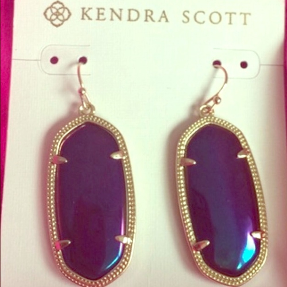ISO Kendra scott black iridescent Elle's