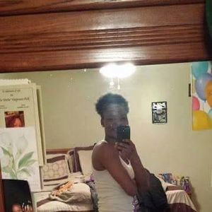 Meet your Posher, Larissa