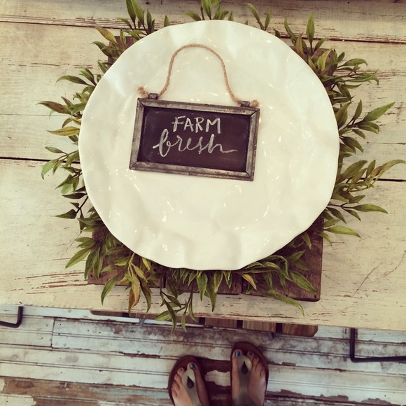 Meet your Posher, Danielle - Picture 3 of 8