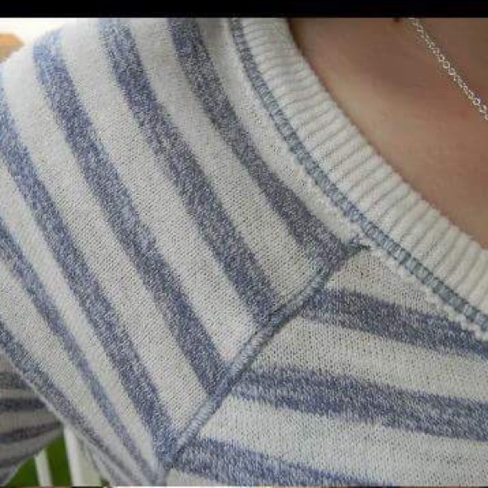 XS Aerie three quarter length sleeved shirt