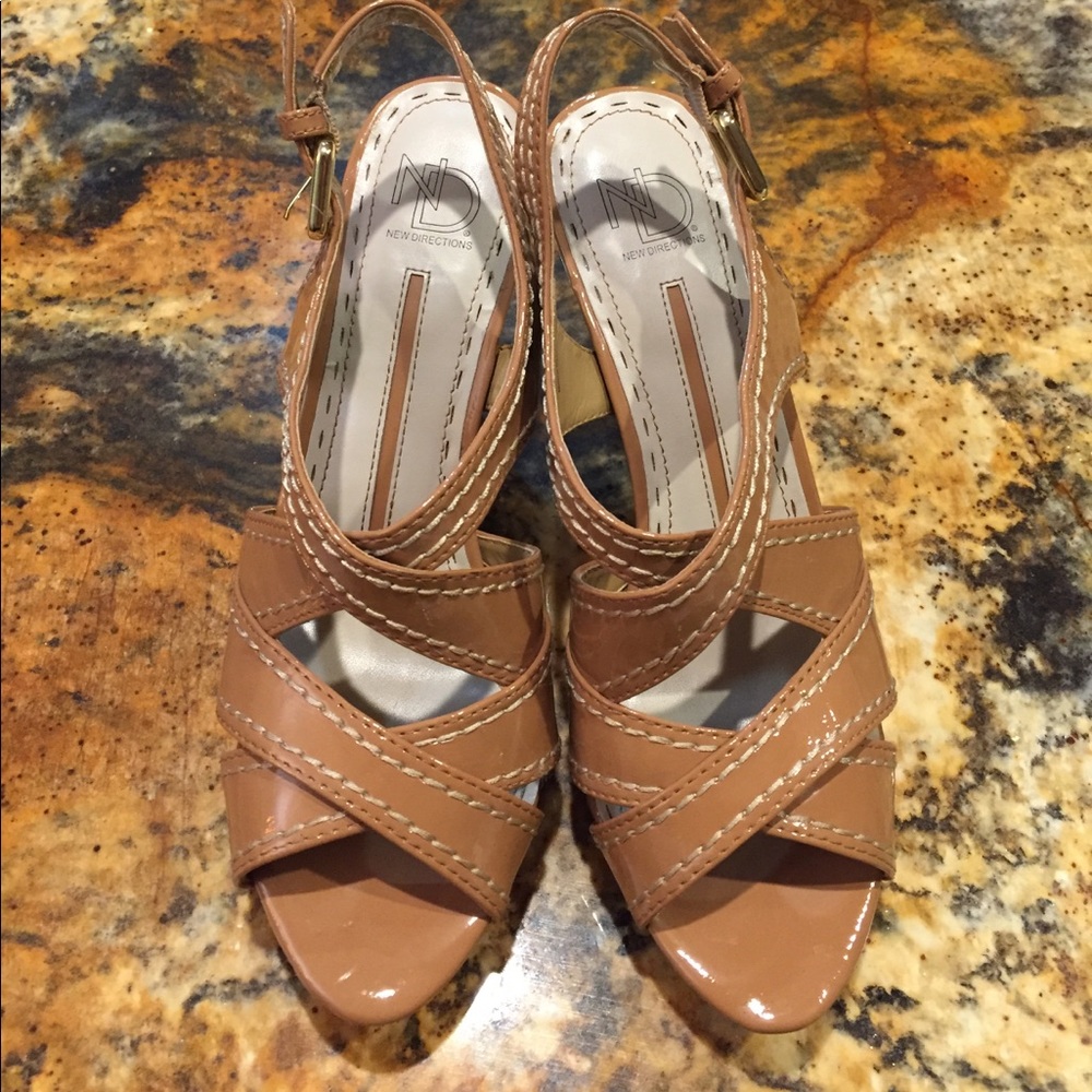 New Directions nude patent leather platform sandal