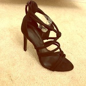 Suede black velvet strapping heels