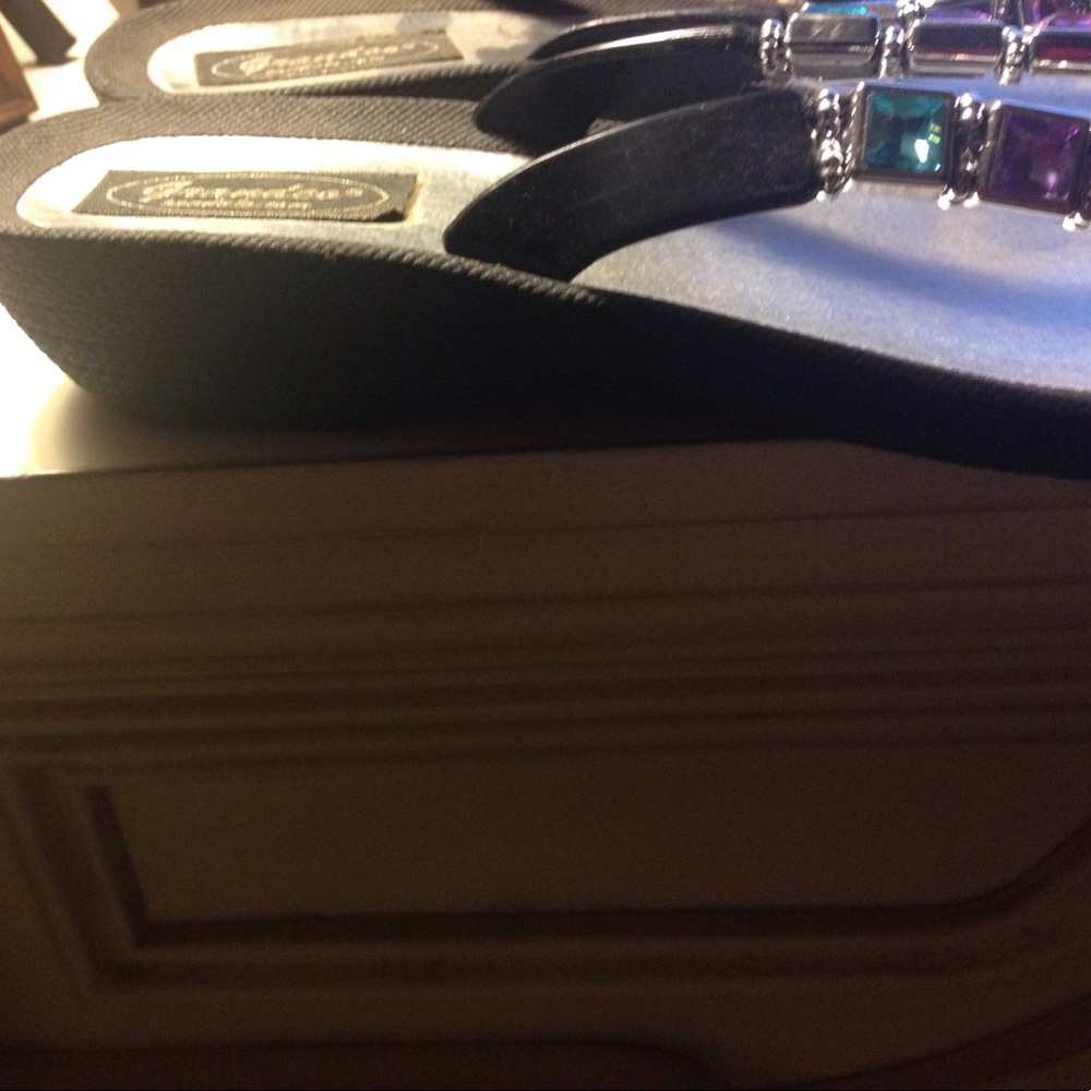 Flip flops, never worn - Picture 2 of 2