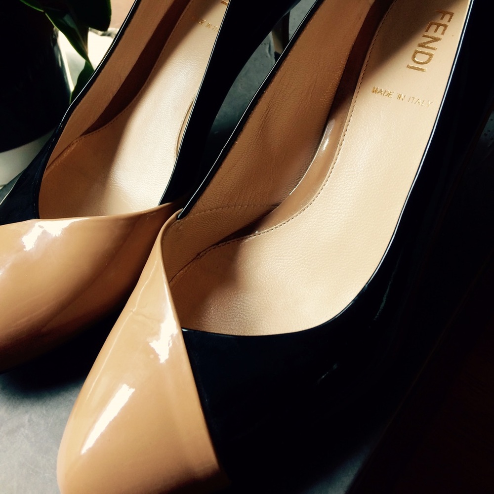 FENDI - patent leather pumps