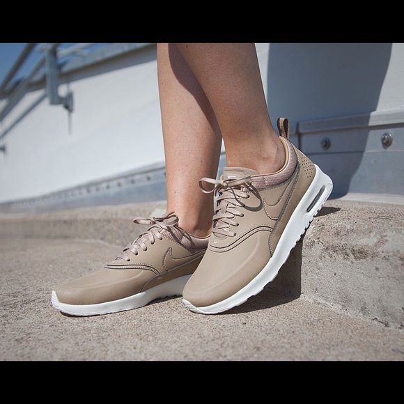 ❌SOLD❌ Nike Air Max Thea Tan Dessert Camo - Picture 2 of 8