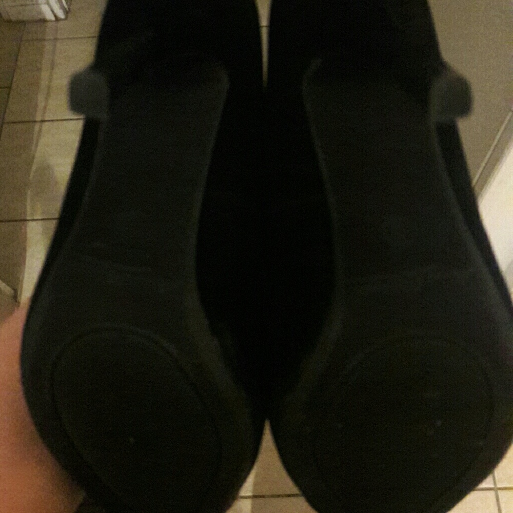 Shoes - Picture 4 of 4